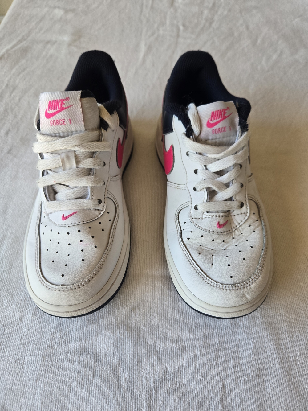 Nike Kids' Force 1 Low Top Sneakers in White/Pink